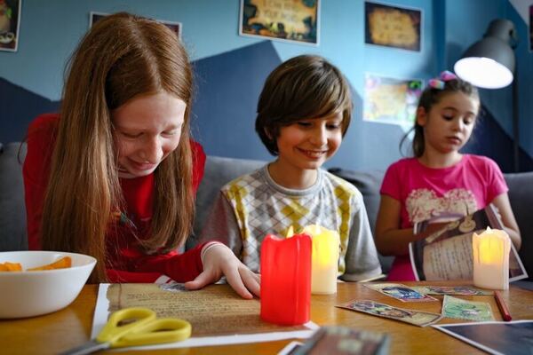 Деца играат Houdini