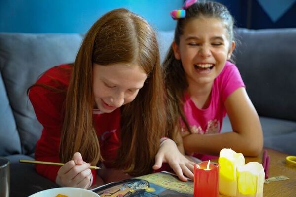 Деца играат Houdini