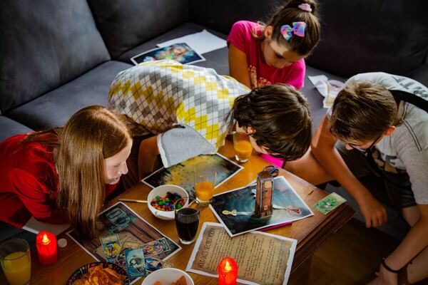 Деца играат Houdini