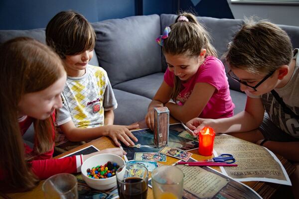 Деца играат Houdini