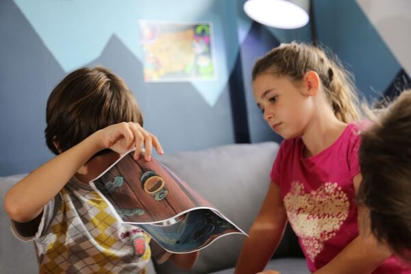 Деца играат Houdini