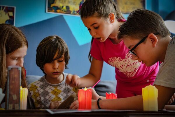 Деца играат Houdini