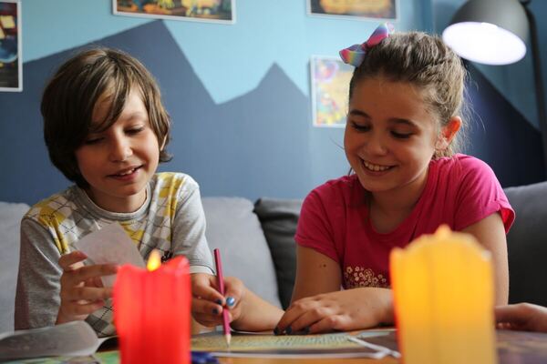 Деца играат Houdini