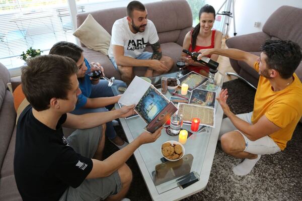 Деца играат Houdini