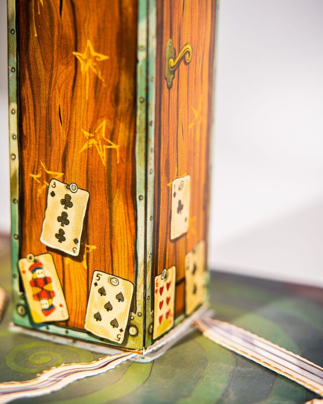 4 плика, 2 заклучени со катанци